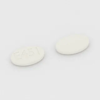Ciprofloxacino 500 mg em comprimido: branco, oval, 18 mm, com a gravação E451.