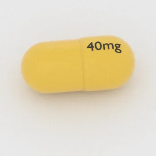 كبسولة أبريبيتانت 40 mg: أصفر، 15 مم، النقش 40mg.