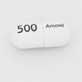 Kapsul Amoksisilin 500 mg: putih dan putih, 23 mm, dengan kode cetak Amoxil di satu sisi dan 500 di sisi lainnya.
