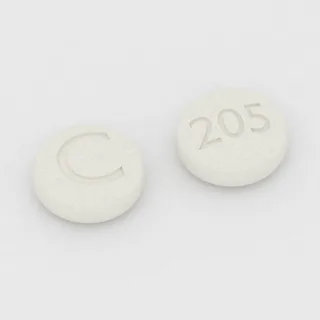 Armodafinil 50 mg Tablette: weiß, rund, 6 mm, Prägung C auf der einen Seite und 205 auf der anderen.