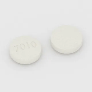 Cloroquina, tableta de 500 mg: blanca, redonda, 13 mm, con la inscripción 7010.