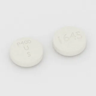 Amiodaron 400 mg, tabletka: biała, okrągła, 13 mm, z oznaczeniem P400 U S 1645.
