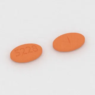 Cefpodoxima 200 mg em comprimido: laranja, oval, 15 mm, sulcado, com a gravação 5228.