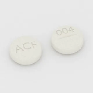 कैंडेसार्टन 4 mg टैबलेट: सफ़ेद, गोल, 7 mm, विभाजन रेखा सहित, एक तरफ़ इम्प्रिंट ACF और दूसरी तरफ़ 004।
