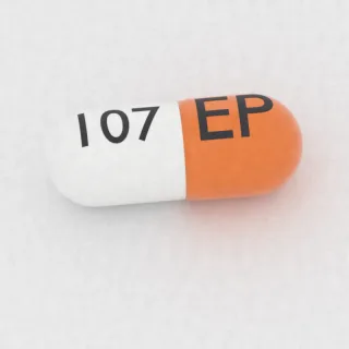 Acetazolamid 500 mg Kapsel: orange und weiß, 25 mm, Prägung EP auf der einen Seite und 107 auf der anderen.