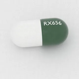 كبسولة سيفالكسين 250 mg: أخضر وأبيض، 18 مم، النقش RX656.