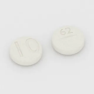Salbutamol 4 mg Tablette: weiß, rund, 9 mm, mit Bruchkerbe, Prägung 10 auf der einen Seite und 62 auf der anderen.