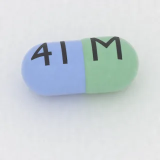 Klindamycyna 150 mg, kapsułka: zielona i niebieska, 18 mm, z oznaczeniem M po jednej stronie i 41 po drugiej.