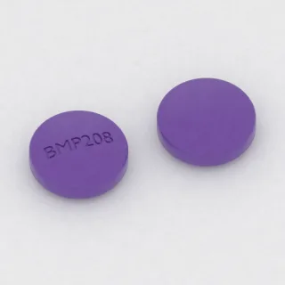 Tablet Amoksisilin 150 mg: ungu, bulat, 10 mm, dengan kode cetak BMP208.