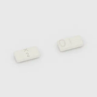 Cetirizin 10 mg Tablette: weiß, rechteckig, 9 mm, mit Bruchkerbe, Prägung X 2 0.