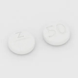 Chlortalidon 50 mg, tabletka: biała, okrągła, 7 mm, z linią podziału, z oznaczeniem Z po jednej stronie i 50 po drugiej.