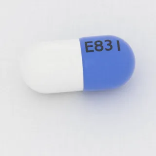 बस्पिरोन 7.5 mg कैप्सूल: नीला और सफ़ेद, 16 mm, इम्प्रिंट E831।