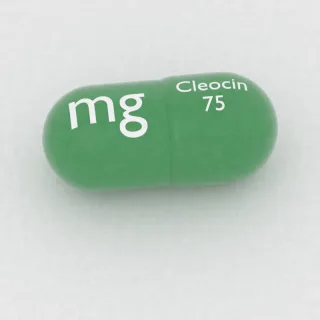 Klindamycyna 75 mg, kapsułka: zielona, 16 mm, z oznaczeniem Cleocin 75 mg.