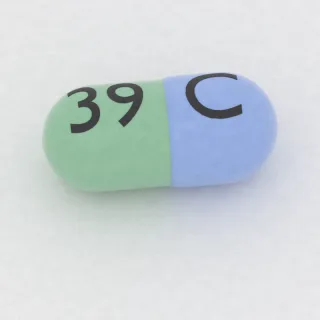 Klindamycyna 150 mg, kapsułka: niebieska i zielona, 19 mm, z oznaczeniem C po jednej stronie i 39 po drugiej.