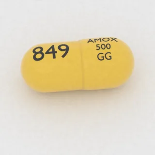 Kapsul Amoksisilin 500 mg: kuning, 22 mm, dengan kode cetak AMOX 500 GG 849.