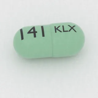 كبسولة سيفالكسين 500 mg: أخضر وأخضر، 21 مم، النقش KLX على أحد الوجهين و141 على الوجه الآخر.