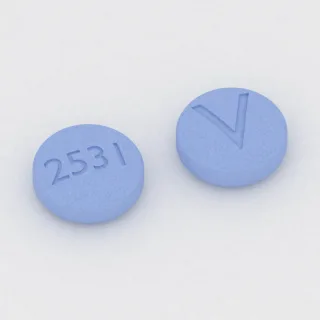 Clonazepam 1 mg Tablette: blau, rund, 8 mm, Prägung 2531 auf der einen Seite und V auf der anderen.