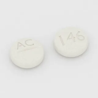 Chlortalidon 50 mg, tabletka: biała, okrągła, 7 mm, z linią podziału, z oznaczeniem AC po jednej stronie i 146 po drugiej.