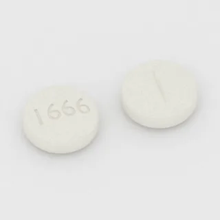 Baclofen 15 mg Tablette: weiß, rund, 8 mm, mit Bruchkerbe, Prägung 1666.