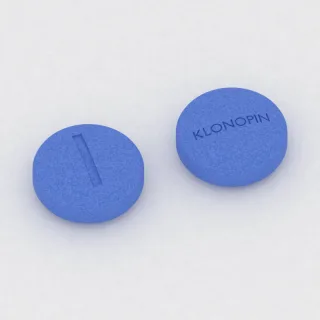 Klonazepam 1 mg, tabletka: niebieska, okrągła, 9 mm, z oznaczeniem 1 po jednej stronie i KLONOPIN po drugiej.