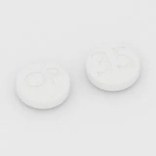 Karyzoprodol 350 mg, tabletka: biała, okrągła, 12 mm, z oznaczeniem OP po jednej stronie i 35 po drugiej.