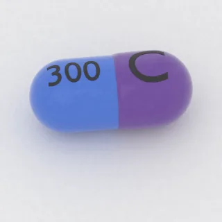 Sefdinir 300 mg kapsül: mor ve mavi, 21 mm, bir yüzünde C, diğer yüzünde 300 baskısı var.