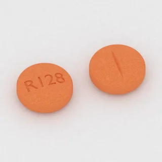 قرص كلونيدين 0.2 mg: برتقالي، مستدير، 7 مم، محزّز، النقش R128.