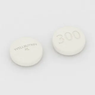 Bupropion 300 mg tablet: beyaz, yuvarlak, 9 mm, üzerinde WELLBUTRIN XL 300 baskısı var.