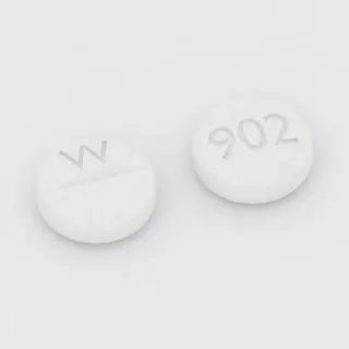 Tablet Kaptopril 12.5 mg: putih, bulat, 5 mm, bergaris bagi, dengan kode cetak W di satu sisi dan 902 di sisi lainnya.