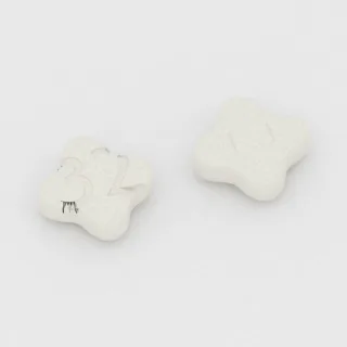Bosentan 32 mg tablet: white, clover-shaped, 10 mm, imprinted 32.