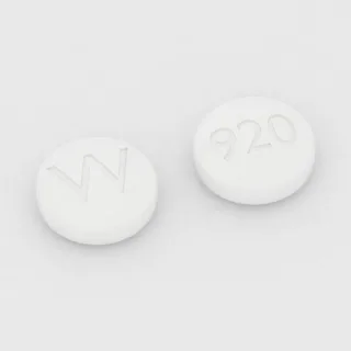 Cefuroxima, tableta de 125 mg: blanca, redonda, 9 mm, con la inscripción W en una cara y 920 en la otra.