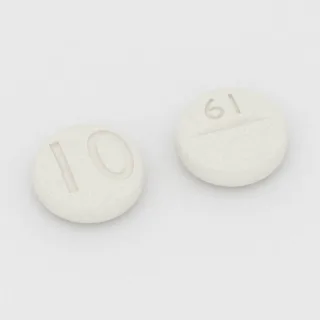 सैल्बुटामोल 2 mg टैबलेट: सफ़ेद, गोल, 6 mm, विभाजन रेखा सहित, एक तरफ़ इम्प्रिंट 10 और दूसरी तरफ़ 61।