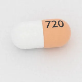Budesonida, cápsula de 3 mg: naranja y blanca, 19 mm, con la inscripción 720.