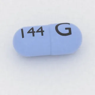 Klindamycyna 300 mg, kapsułka: niebieska, 22 mm, z oznaczeniem G po jednej stronie i 144 po drugiej.