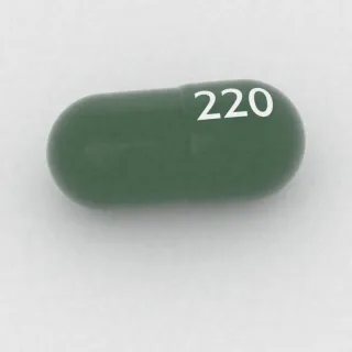 كبسولة سيفالكسين 250 mg: أخضر، 18 مم، النقش 220.