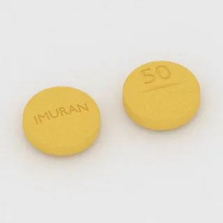 Azatiopryna 50 mg, tabletka: żółta, w kształcie podwójnego koła, 11 mm, z linią podziału, z oznaczeniem IMURAN po jednej stronie i 50 po drugiej.