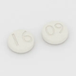 Baclofen 5 mg Tablette: weiß, rund, 5 mm, Prägung 16 auf der einen Seite und 09 auf der anderen.