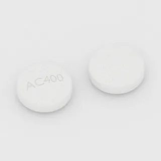 Asiklovir 400 mg tablet: beyaz, yuvarlak, 11 mm, üzerinde AC400 baskısı var.