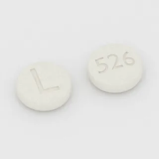 Clonazepam 1 mg Tablette: weiß, rund, 6 mm, Prägung L auf der einen Seite und 526 auf der anderen.