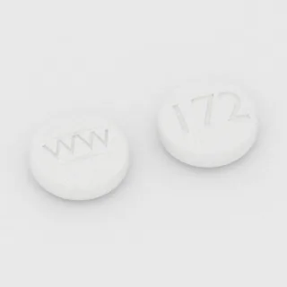 Captopril 25 mg Tablette: weiß, rund, 8 mm, Prägung WW auf der einen Seite und 172 auf der anderen.