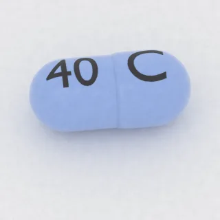 Klindamycyna 300 mg, kapsułka: niebieska, 21 mm, z oznaczeniem C po jednej stronie i 40 po drugiej.