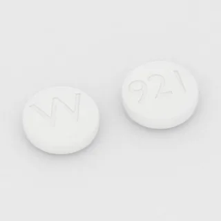 Cefuroxima, tableta de 250 mg: blanca, redonda, 11 mm, con la inscripción W en una cara y 921 en la otra.