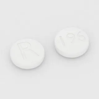 Clopidogrel 75 mg Tablette: weiß, rund, 11 mm, Prägung R auf der einen Seite und 196 auf der anderen.
