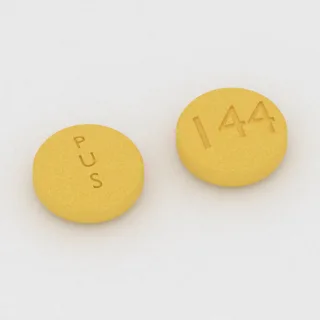 एमियोडेरोन 100 mg टैबलेट: पीला, गोल, 7 mm, इम्प्रिंट P U S 144।
