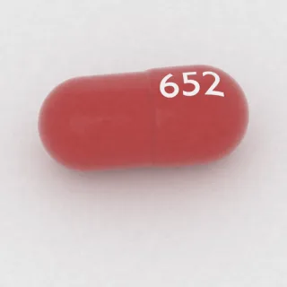 Amantadine 100 mg capsule: red and red, 18 mm, imprinted 652.