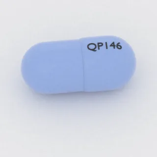 Asiklovir 200 mg kapsül: mavi, 10 mm, üzerinde QP146 baskısı var.