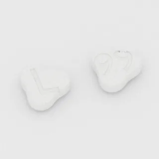 Chlortalidone 25 mg en comprimé : blanc, de forme libre, 9 mm, inscription L sur une face et 99 sur l'autre.