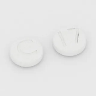 Cetirizin 10 mg Tablette: weiß, rund, 8 mm, Prägung C auf der einen Seite und 17 auf der anderen.
