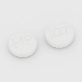 Asiklovir 400 mg tablet: beyaz, yuvarlak, 12 mm, bir yüzünde HP, diğer yüzünde 227 baskısı var.