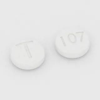 एटेनोलोल 25 mg टैबलेट: सफ़ेद, गोल, 6 mm, एक तरफ़ इम्प्रिंट T और दूसरी तरफ़ 107।